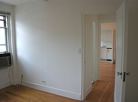 5th image of 325 W 45th St APT 719