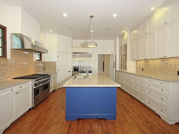 4th image of 8856 Saturn St
