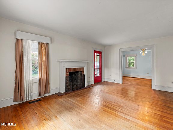 4th image of 906 E Main Street