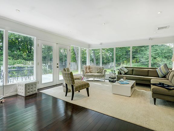 4th image of 266 Forest Dr S