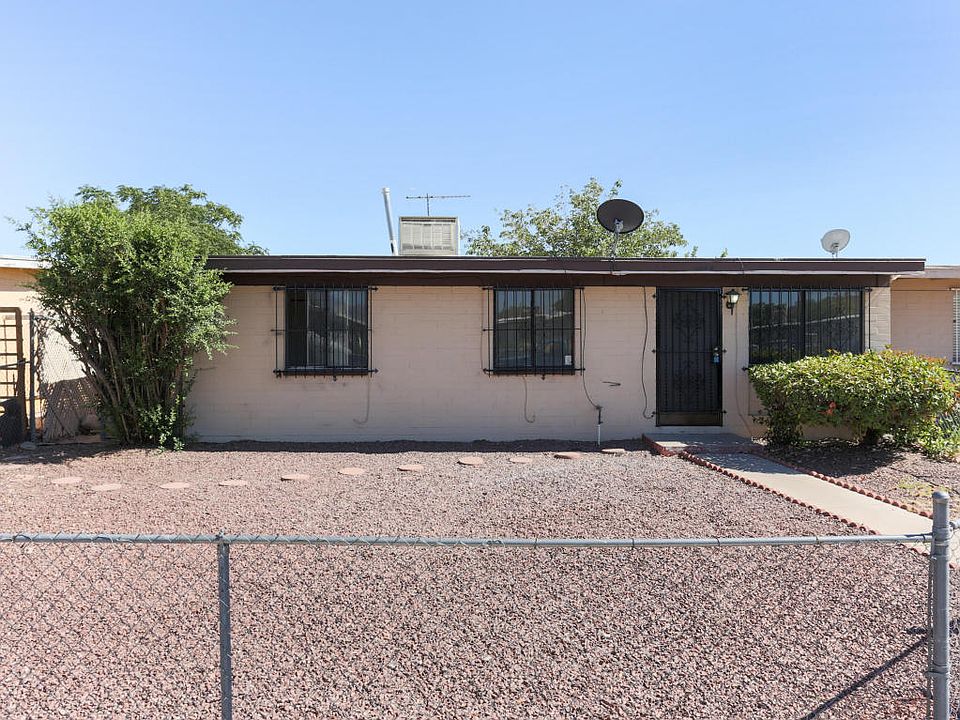 1st image of 2444 E Parkside Dr