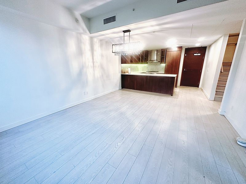 Richmond Townhouse for rent - 2 Bedrooms — photo 2