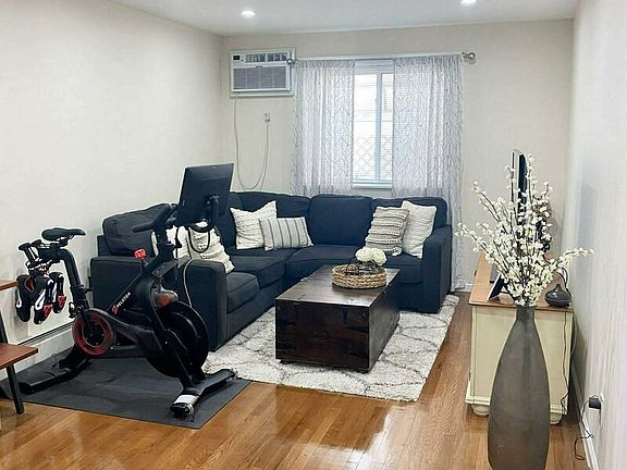 3rd image of 20-50 45th St #1950