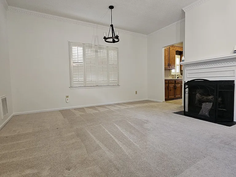 838 Creekside Cres — Photo 3