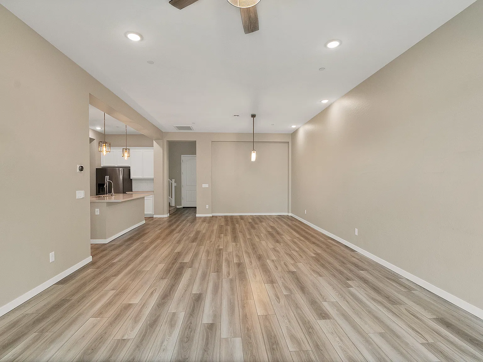 3 bed, 2.5 bath, 2524 sqft, $2,800 — Photo 4
