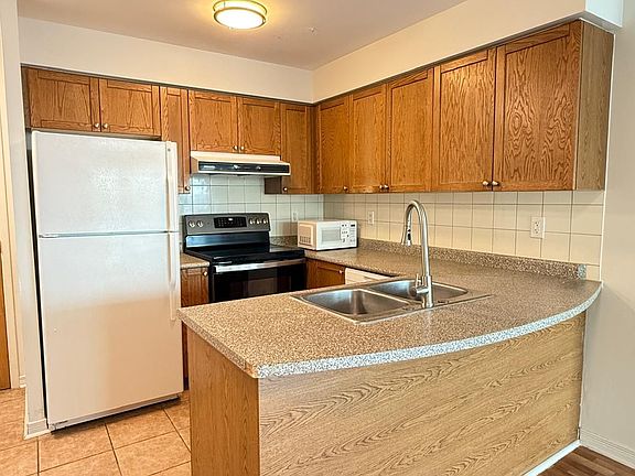 5th image of 5508 Yonge St NE #308