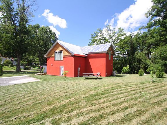 3rd image of 301 Echols Ln