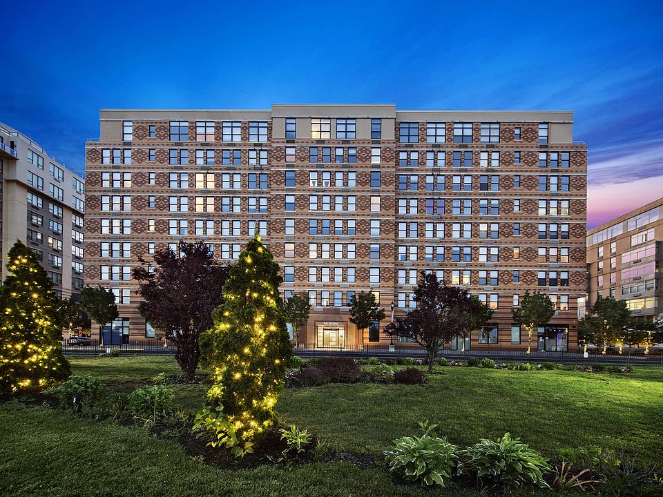 Beautiful front view of The Regent from Liberty Harbor