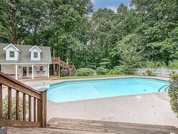3rd image of 1380 Holland Rd