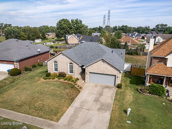 3rd image of 5114 Hunters Point Cir