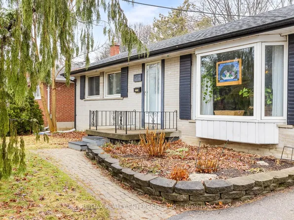 1911 Hartland Dr, Mississauga, ON L5J 1M7