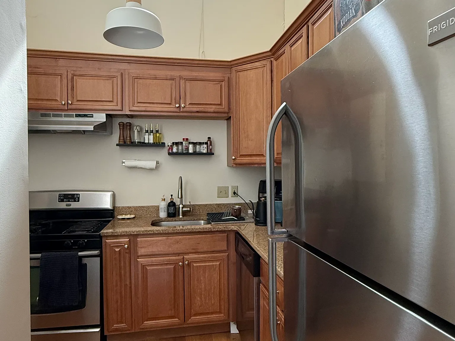 1 bed, 920 sqft, $2,500 — Photo 2