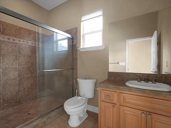 5th image of 3010 Golf Dr W
