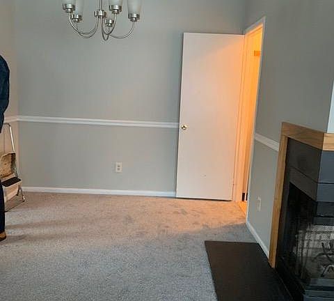 3rd image of 2401 Creekside Dr