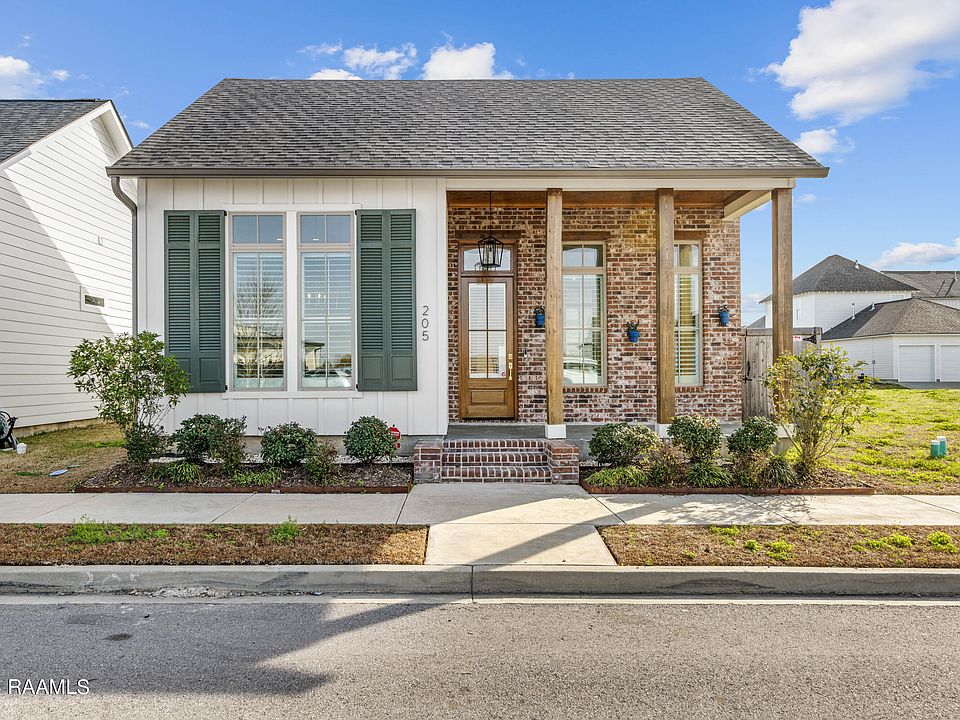 1st image of 205 Lake Crest Ln