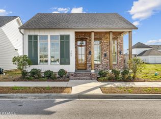 205 Lake Crest Ln, Youngsville, LA 70592