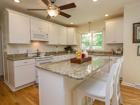 2nd image of 527 Dogwood Dr