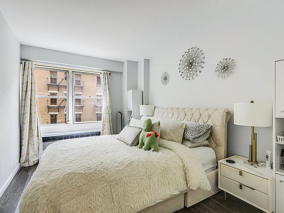 5th image of 435 E 65th St APT 5G
