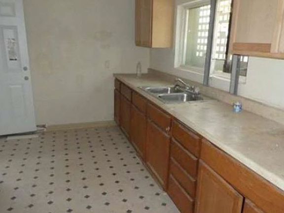 4th image of 601 Lee Dr