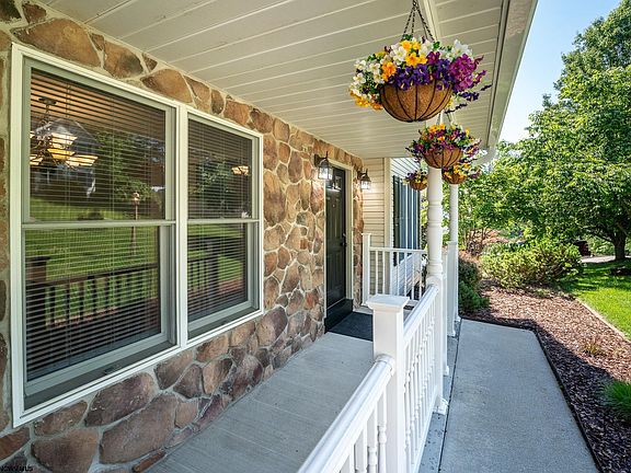 5th image of 3318 Darrah Ave