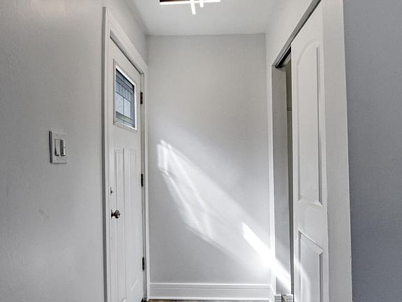 4th image of 21760 Peterson Ave