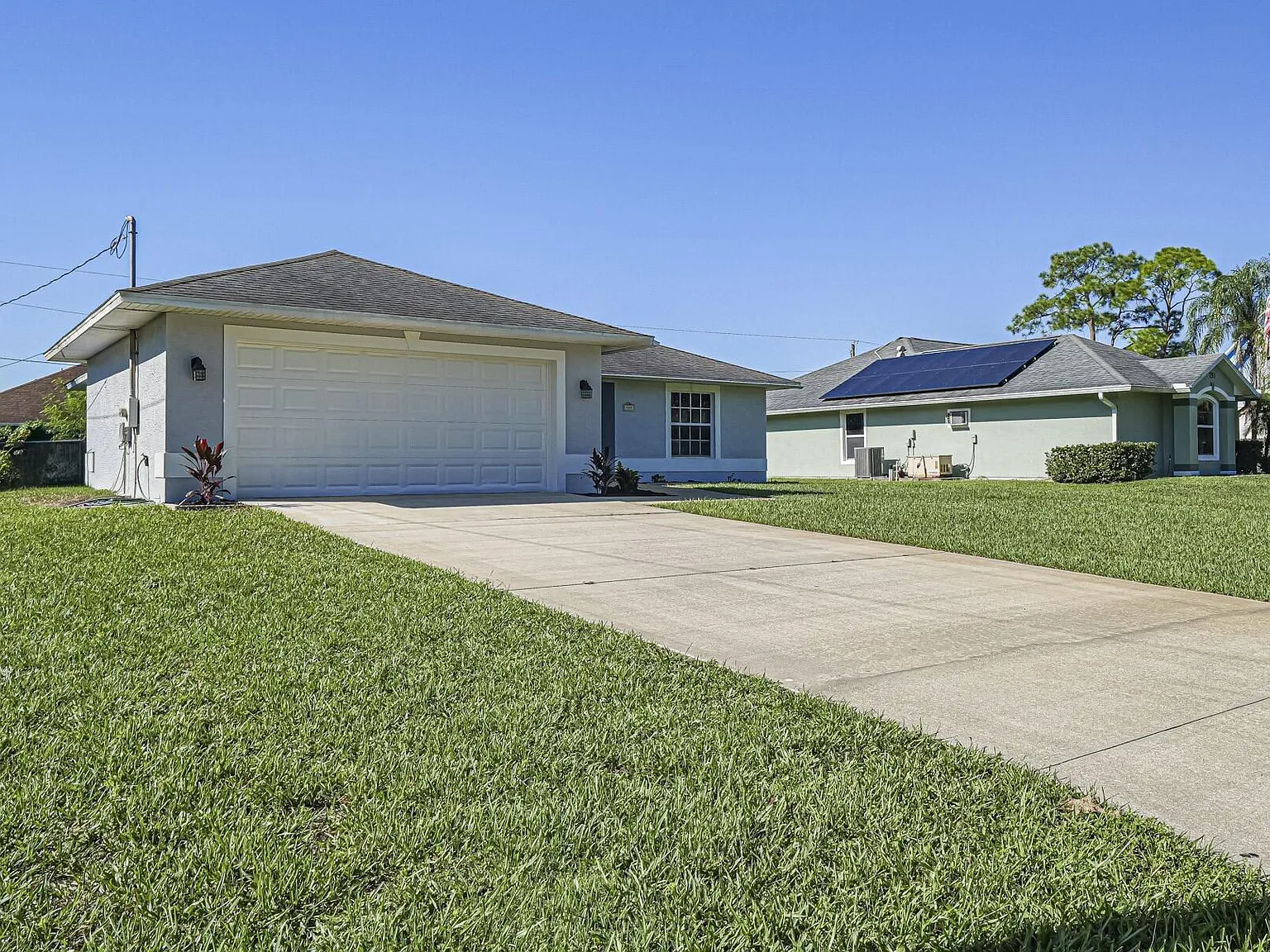 3 bed, 2.0 bath, 1087 sqft, $2,100 — Photo 2