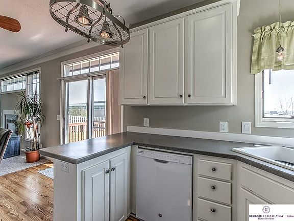 5th image of 4011 N 147th St