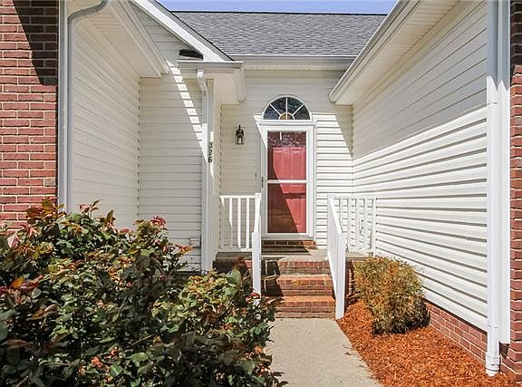 3rd image of 326 Buckingham Blvd