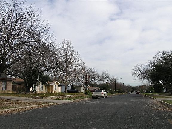 4th image of 439 Hillwood Dr