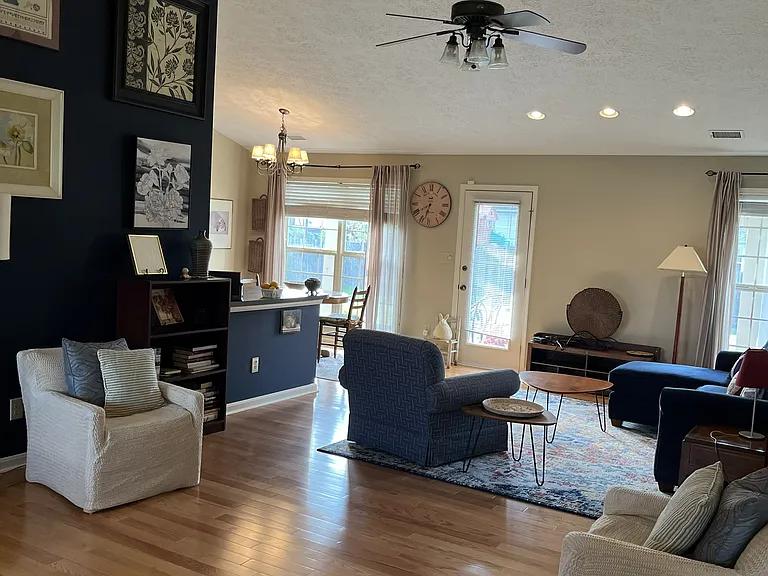 5715 Waveland Cir — Photo 6