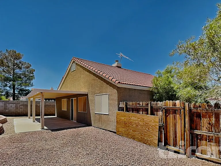 1121 Indian Hedge Dr — Photo 18