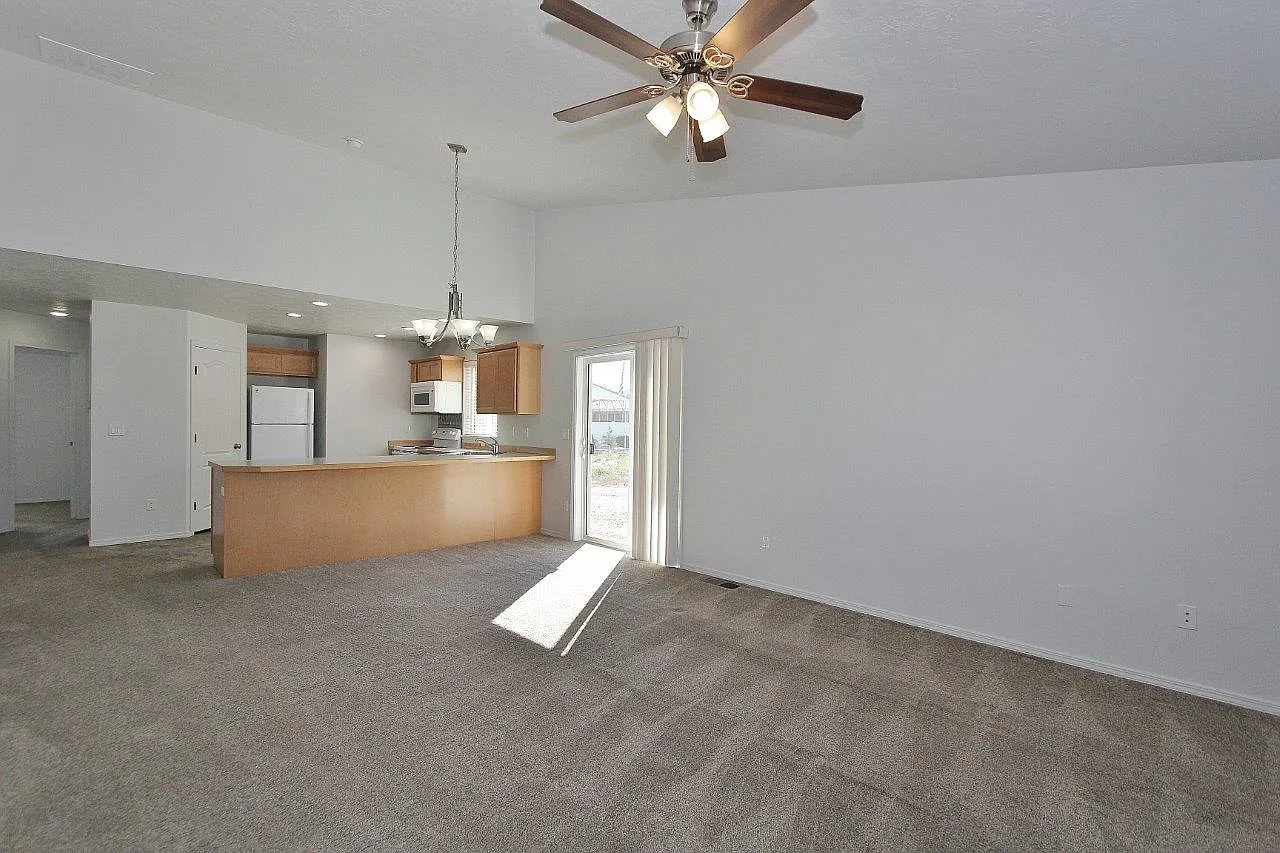 2 bed, 934 sqft, $1,650 — Photo 2