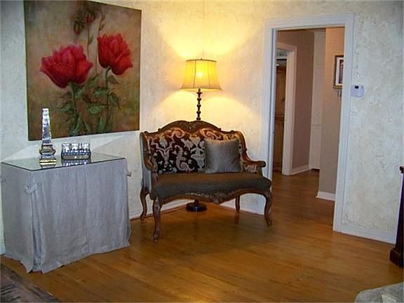 4th image of 2101 W Lotus Ave