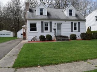 816 N Circle Dr, Vestal, NY 13850