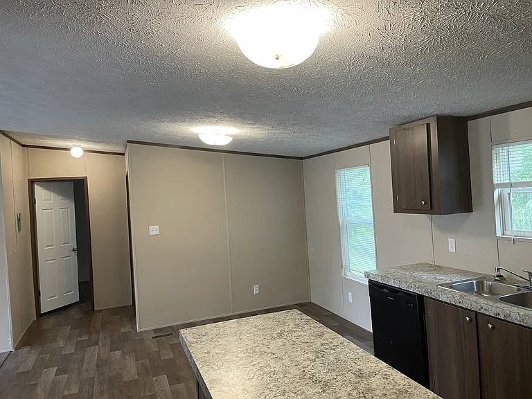 326 Oak Leaf Cir — Photo 4