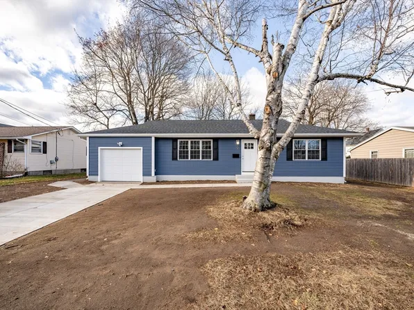 46 Rzasa Dr, Chicopee, MA 01013