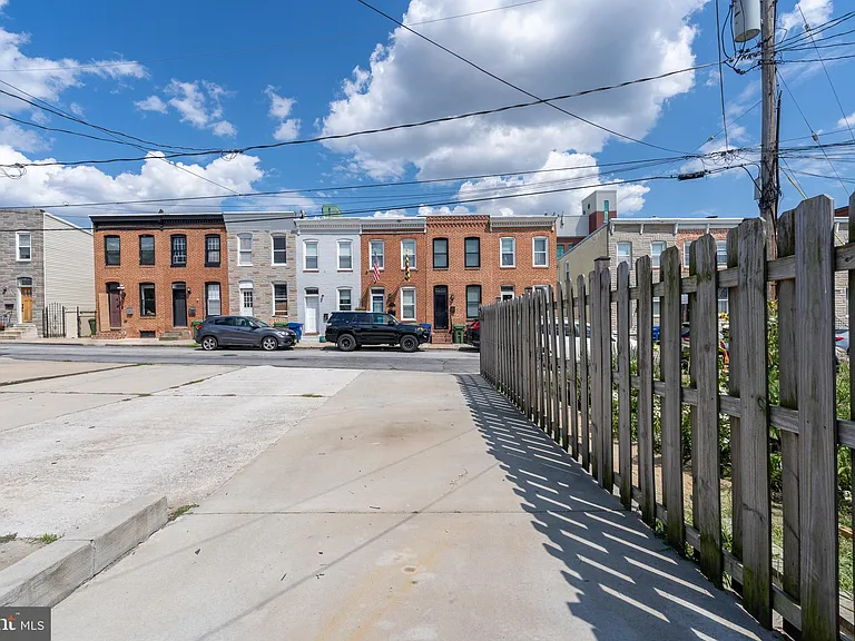1825 Light St — Photo 12