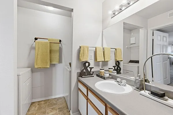 Newport Wichita Apts. — Photo 11