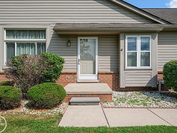2nd image of 34384 Manor Run Cir