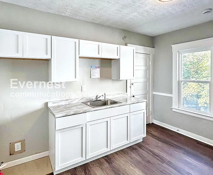 2216 E 82nd St — Photo 9