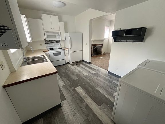 5th image of 215 W Broadway Ave