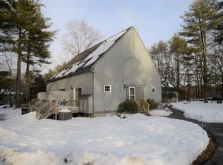 51 Glengarry Dr, Stratham, NH 03885