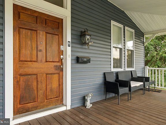 3rd image of 142 Snyder Pl