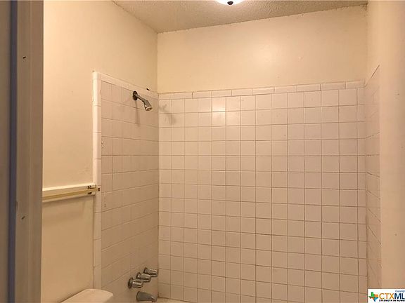 4th image of 121 W Avenue A