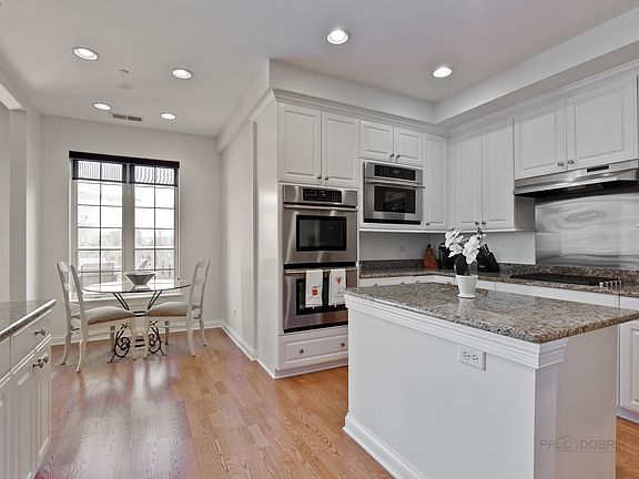 5th image of 1800 Amberley Ct APT 208