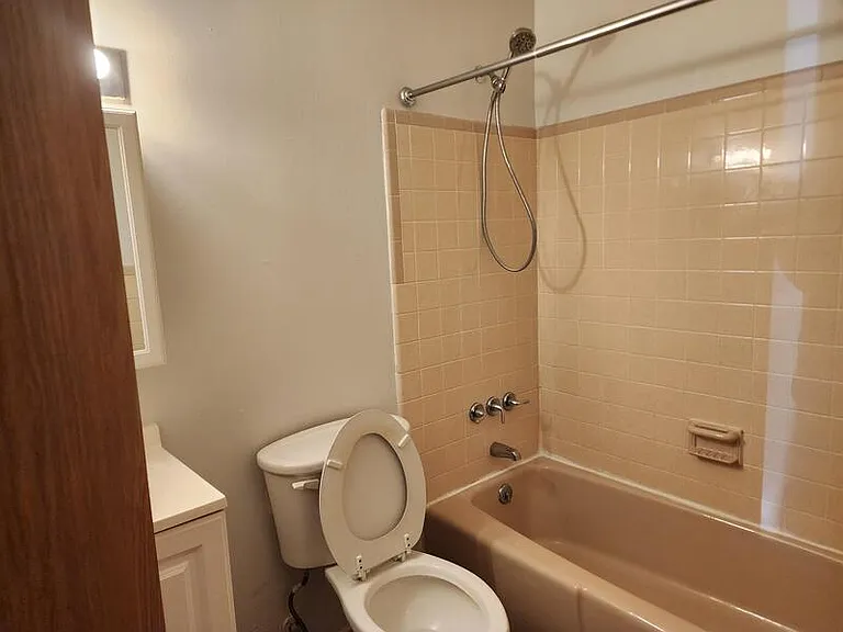 25 Alexander Dr #40 — Photo 5