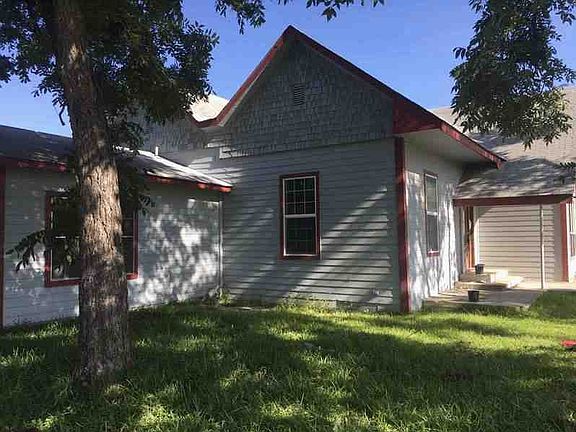 2nd image of 205 S San Antonio St