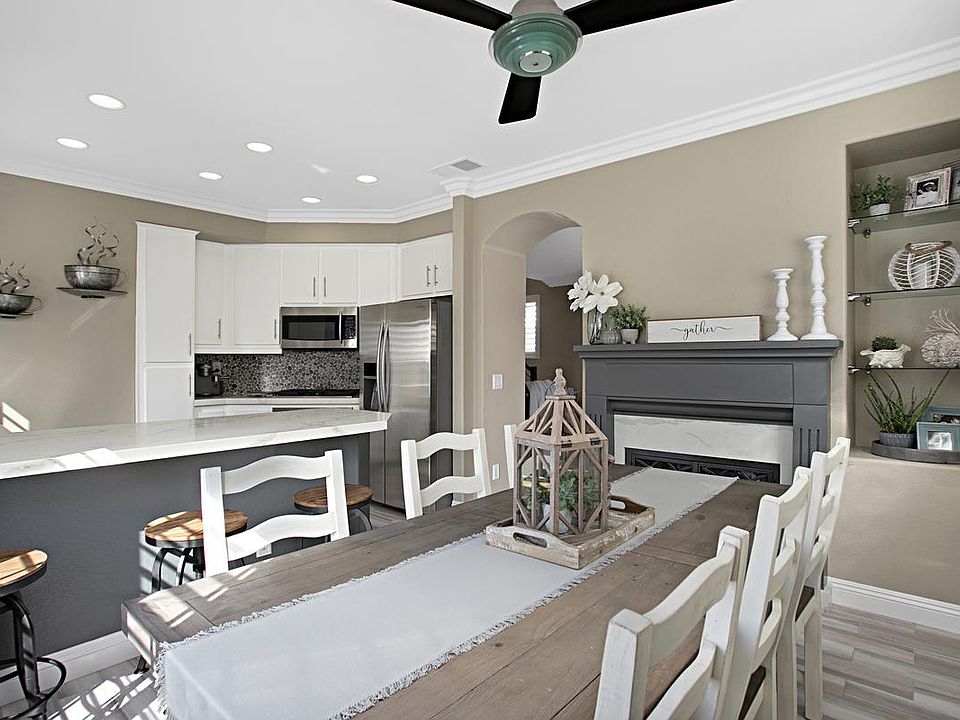 Completely Remodeled Open Kitchen!