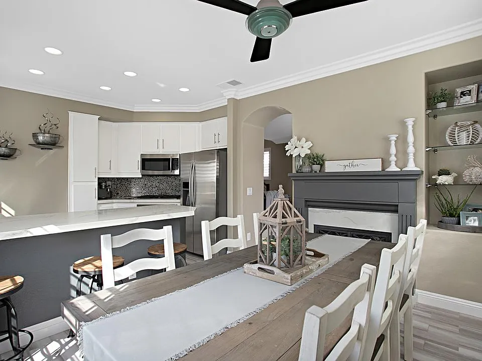 Completely Remodeled Open Kitchen!