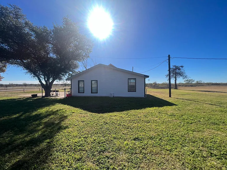 884 FM 3329 — Photo 4